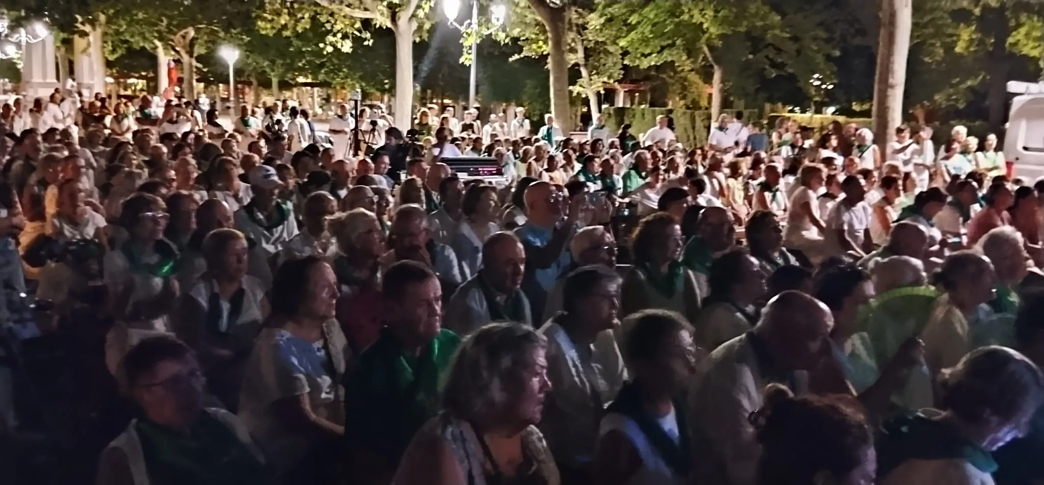 Actuación de la Agrupación Folklórica Santa Cecilia en el Parque Miguel Servet de Huesca