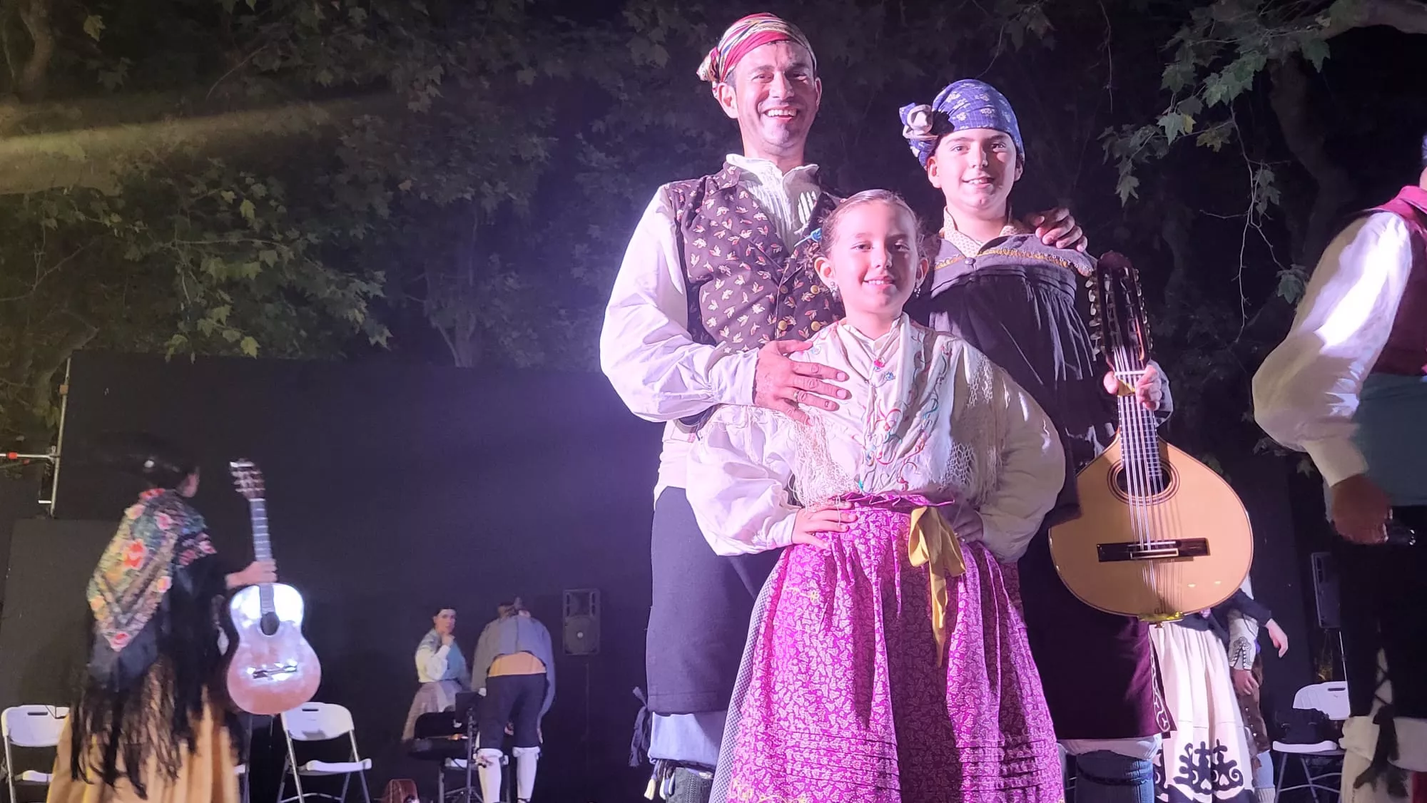 Actuación de la Agrupación Folklórica Santa Cecilia en el Parque Miguel Servet de Huesca