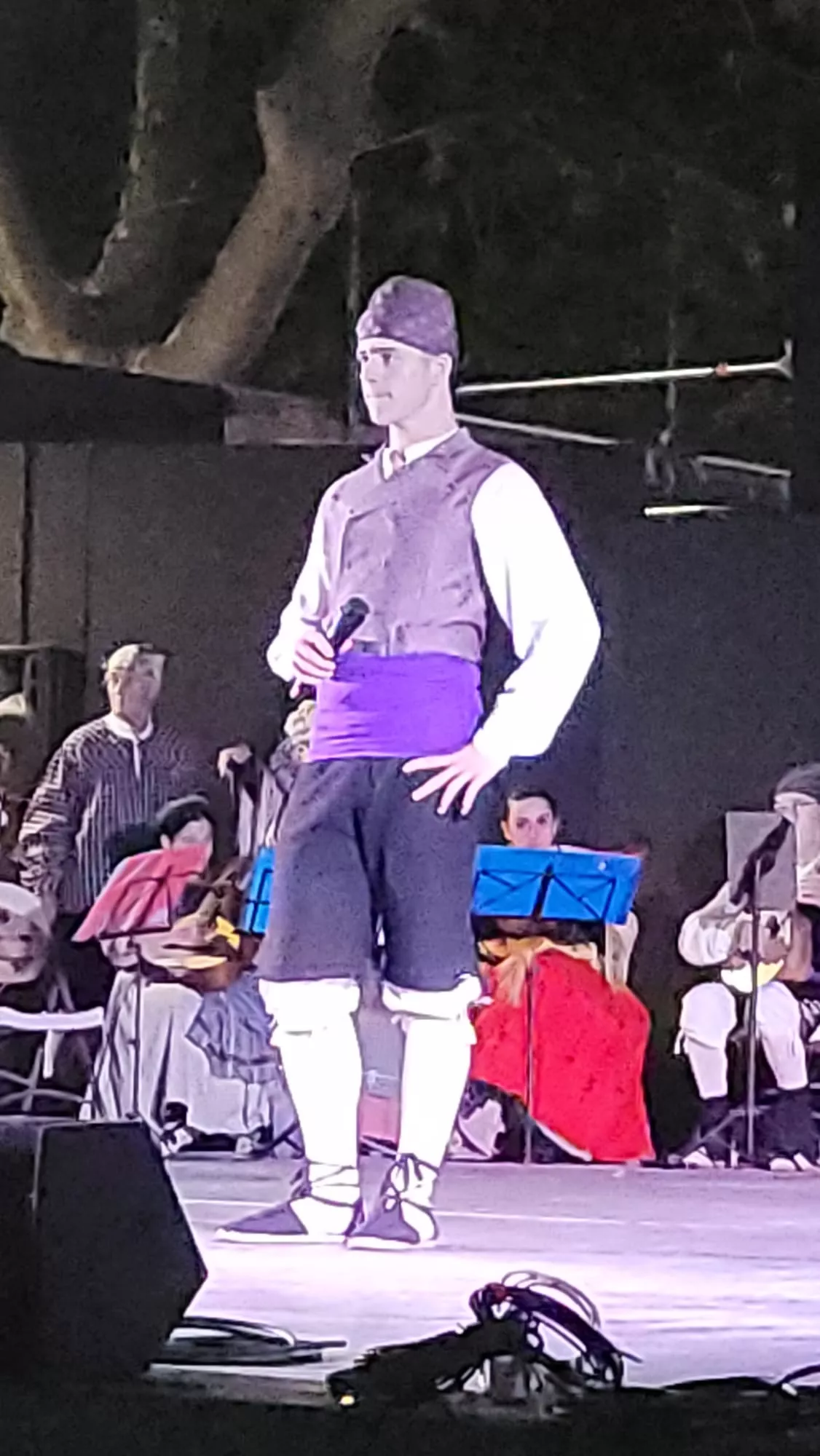 Actuación de la Agrupación Folklórica Santa Cecilia en el Parque Miguel Servet de Huesca