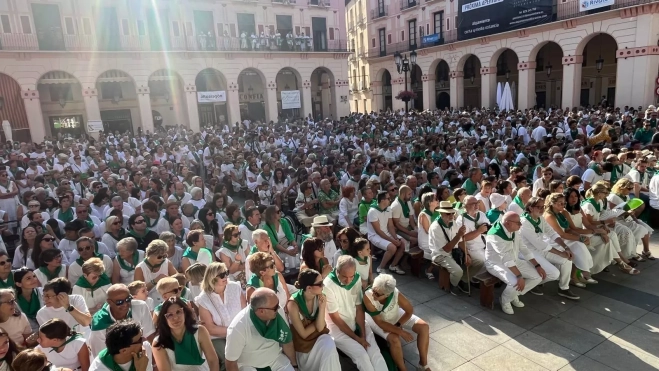 La plaza López Allué se ha llenado en la Fiesta del Mercado. Foto Mercedes Manterola La plaza López Allué se ha llenado en la Fiesta del Mercado. Foto Mercedes Manterola