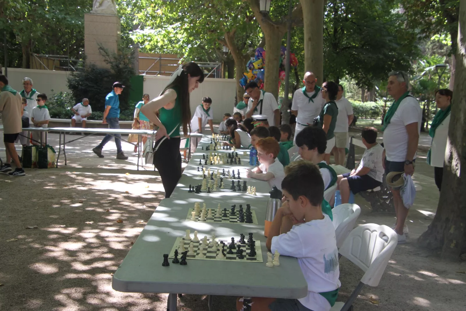 Gran ambiente en el Parque para las simultáneas de ajedrez. Foto: Carlos Neofato