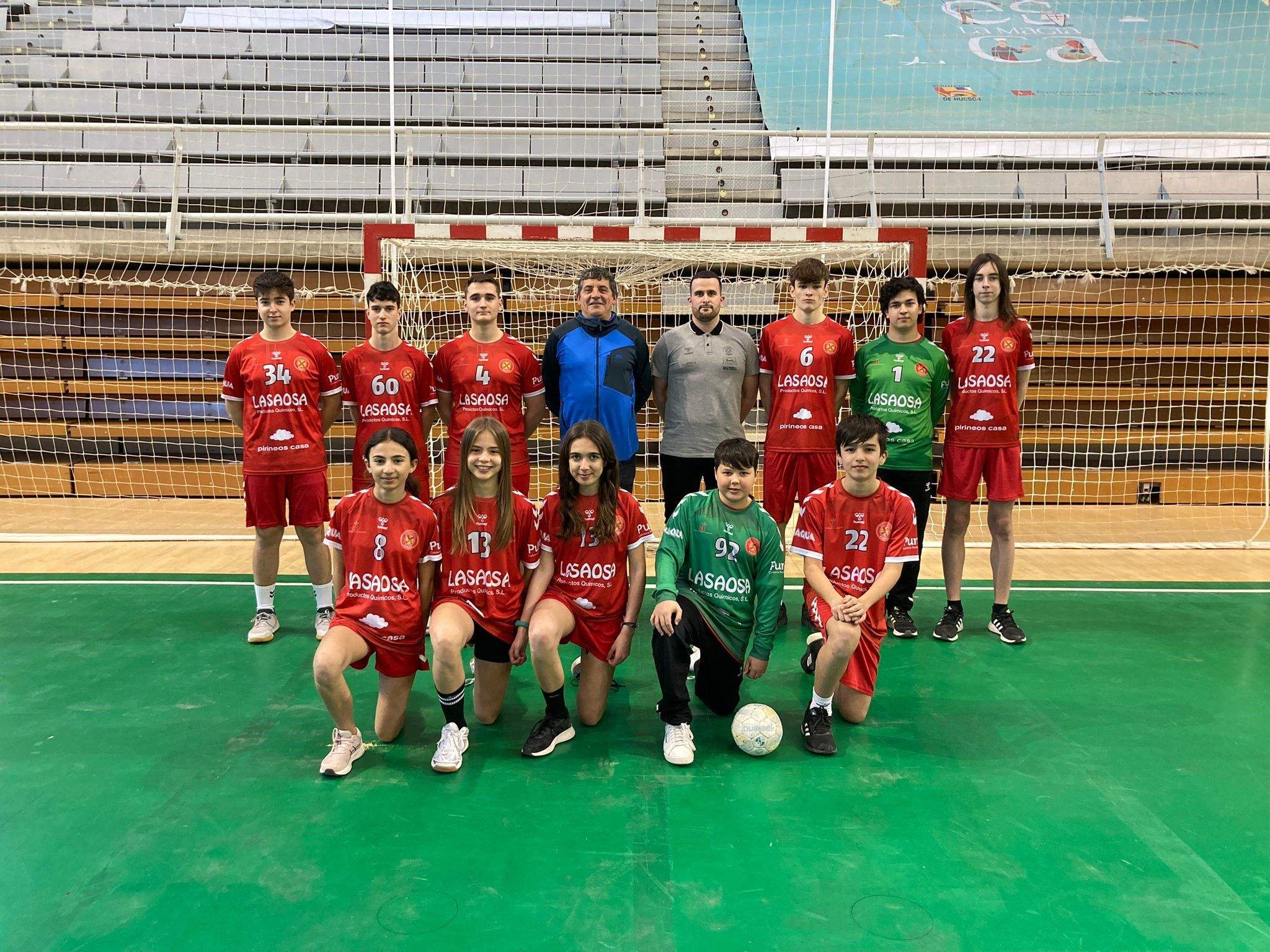 Representantes de la cantera con Toño Lasaosa y Lucas Calvo.