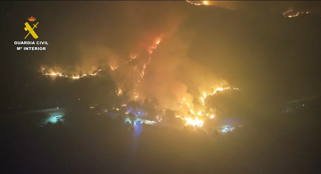 El incendio de las Peñas de Riglos evoluciona de forma desfavorable. El incendio de las Peñas de Riglos evoluciona de forma desfavorable.