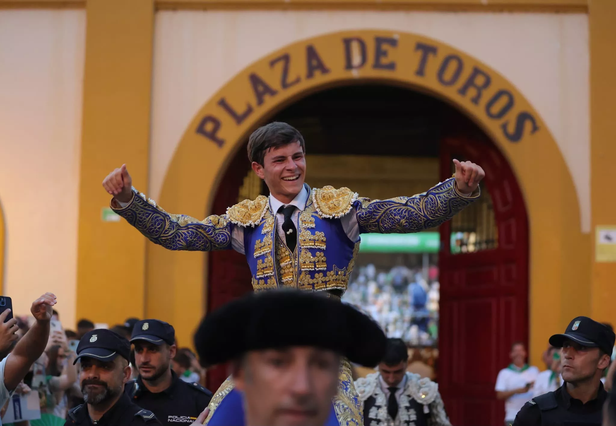 Aarón Palacio, por la puerta grande de Huesca. Foto Tauroemoción