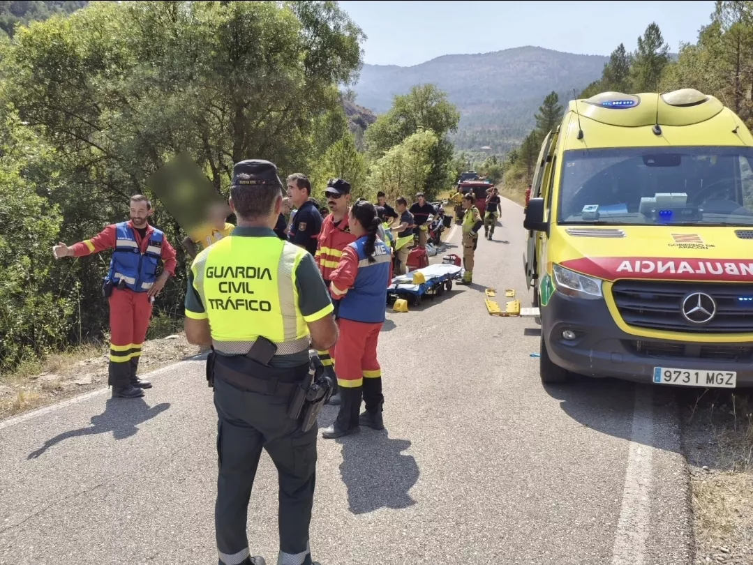 Herido grave un motorista al chocar con un vehículo de la UME en Caldearenas.