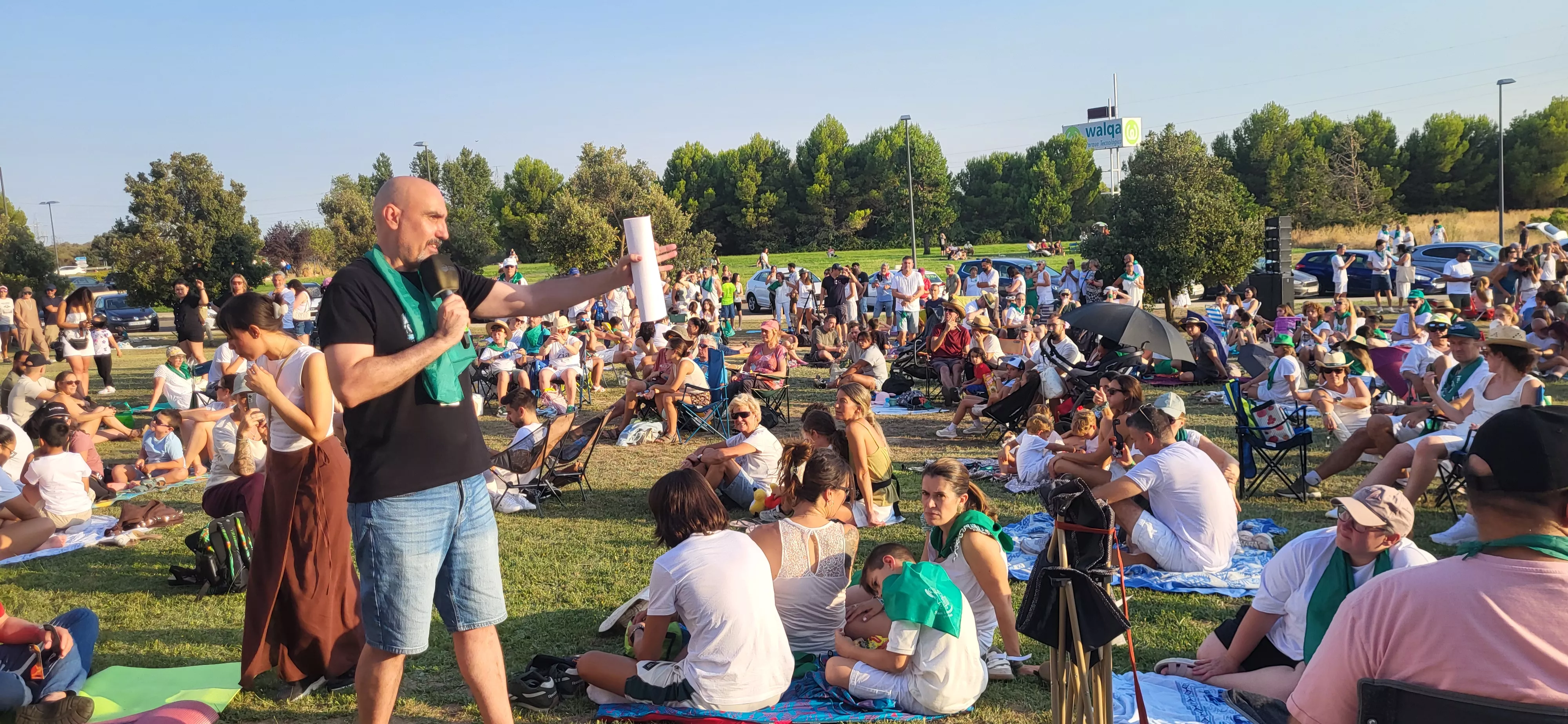 Miles de personas han contemplado el eclipse desde Huesca. Foto Mercedes Manterola