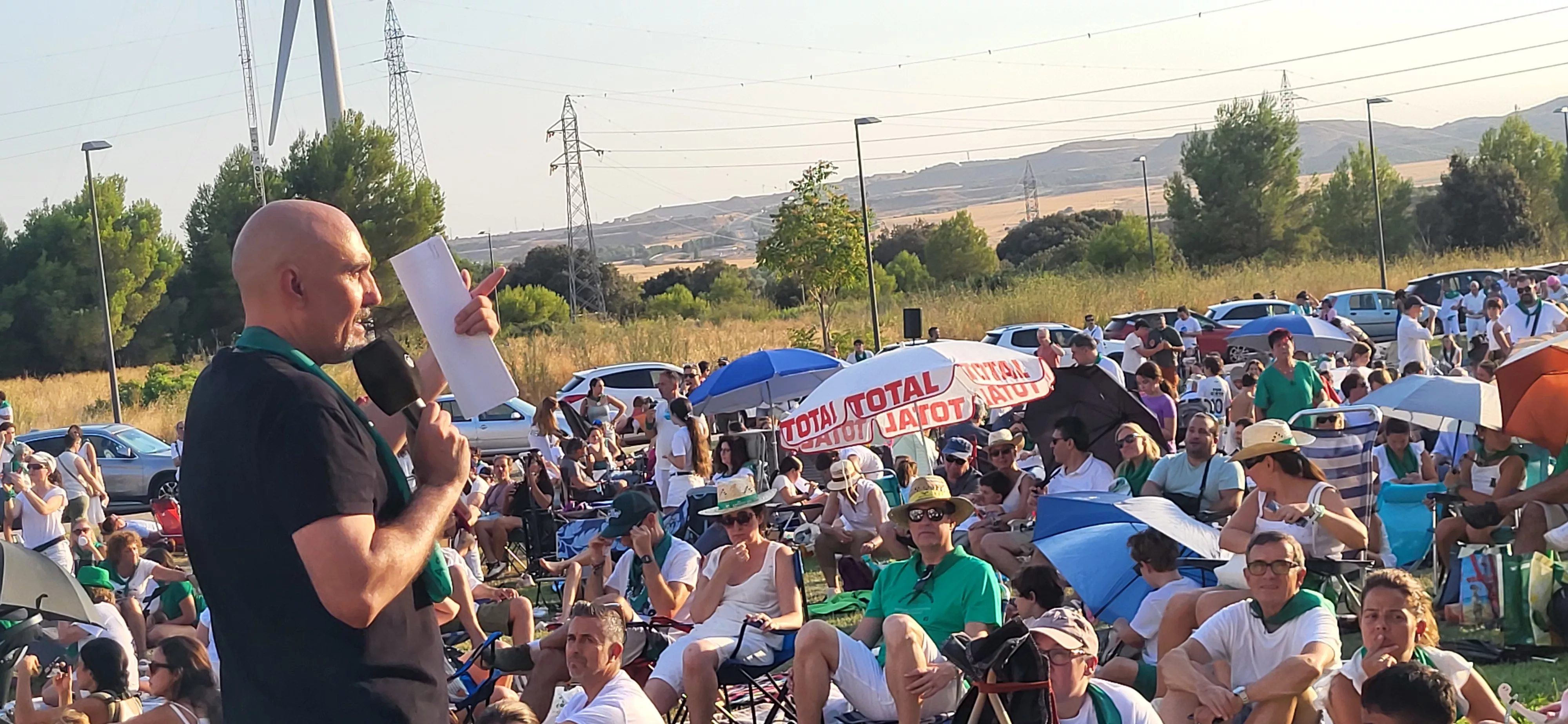 Miles de personas han contemplado el eclipse desde Huesca. Foto Mercedes Manterola