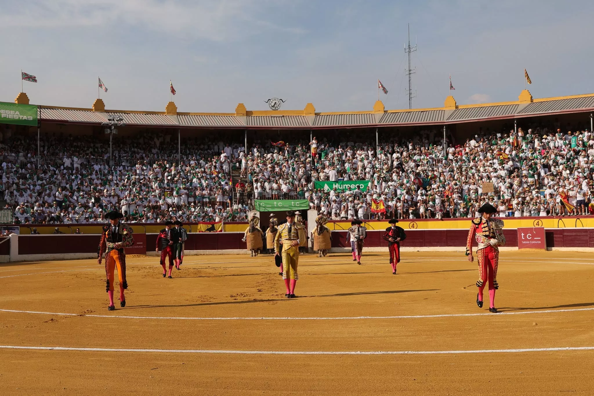 Imágenes de la tercera corrida de toros de la feria de la Albahaca 2026. Foto: Tauroemoción