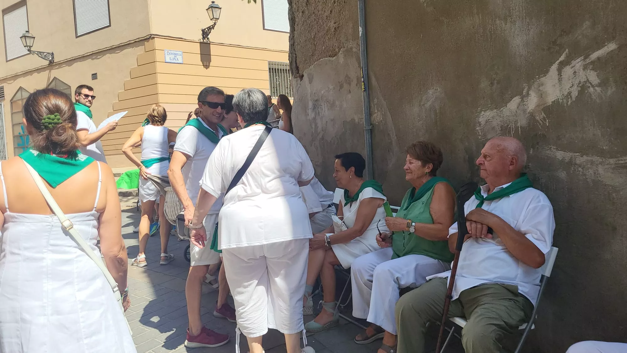 Ronda a las mairalesas de la Peña Zoiti con homenaje a fundadores y presidentes. Foto Mercedes Manterola