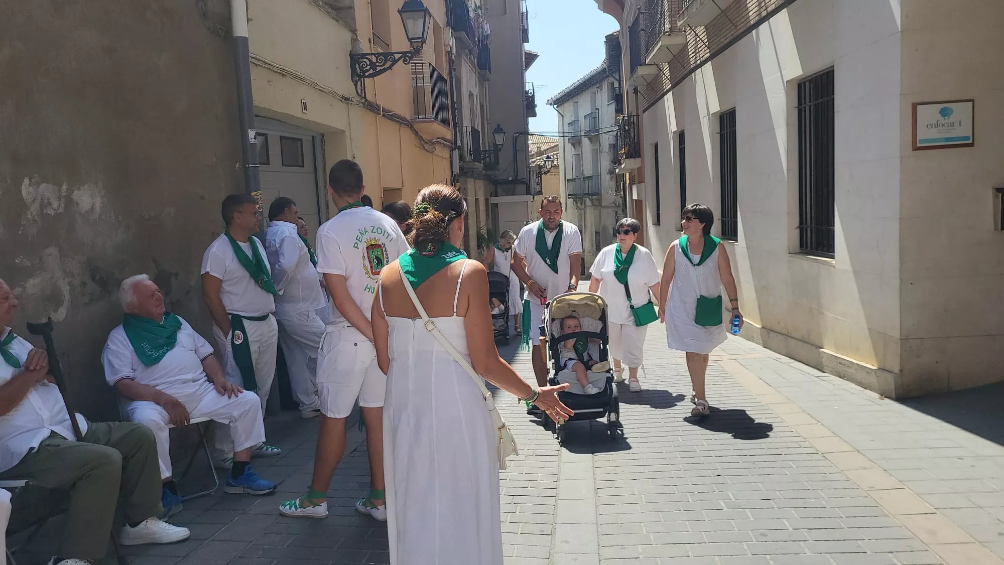 Ronda a las mairalesas de la Peña Zoiti con homenaje a fundadores y presidentes. Foto Mercedes Manterola