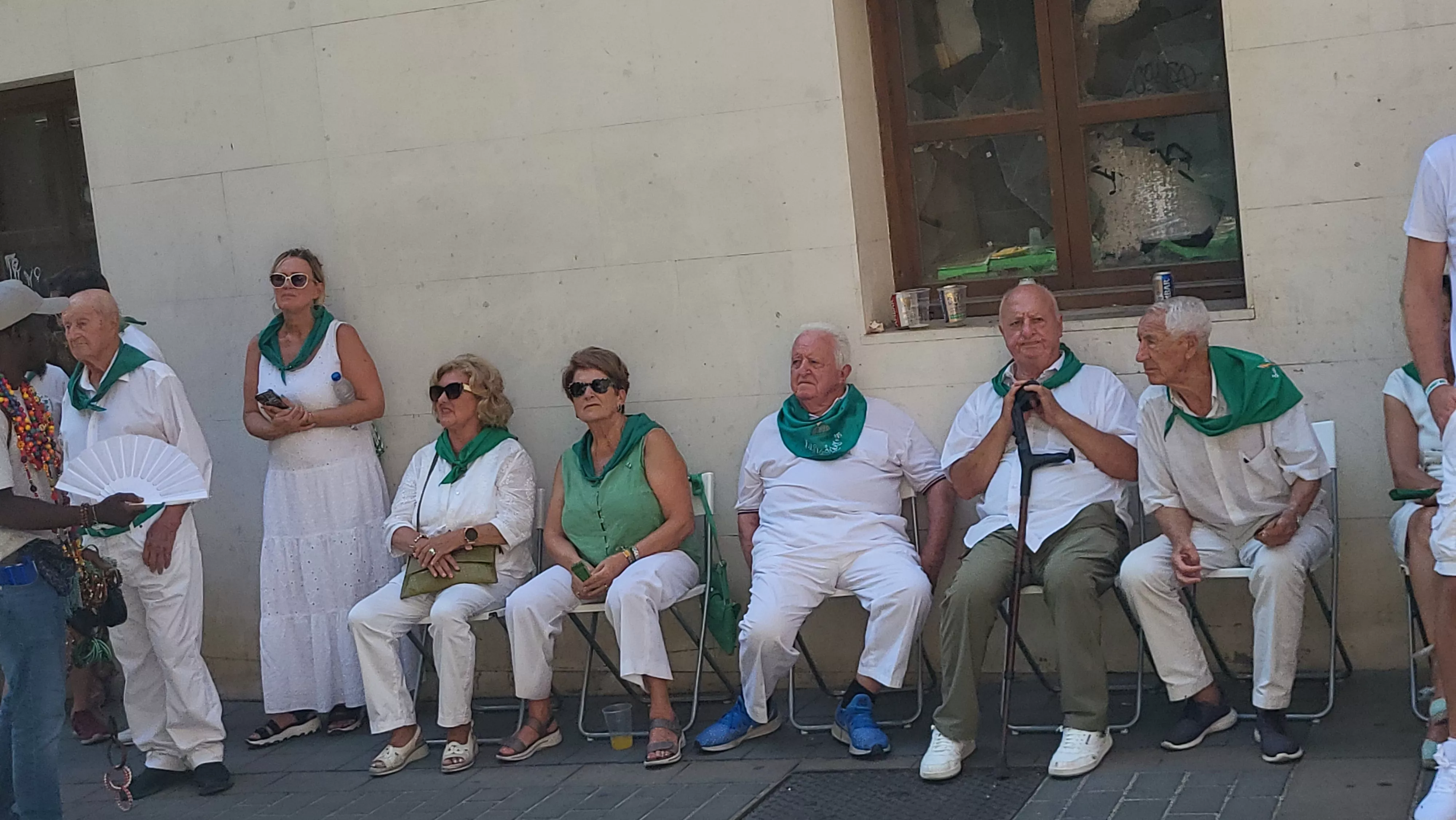 Ronda a las mairalesas de la Peña Zoiti con homenaje a fundadores y presidentes. Foto Mercedes Manterola