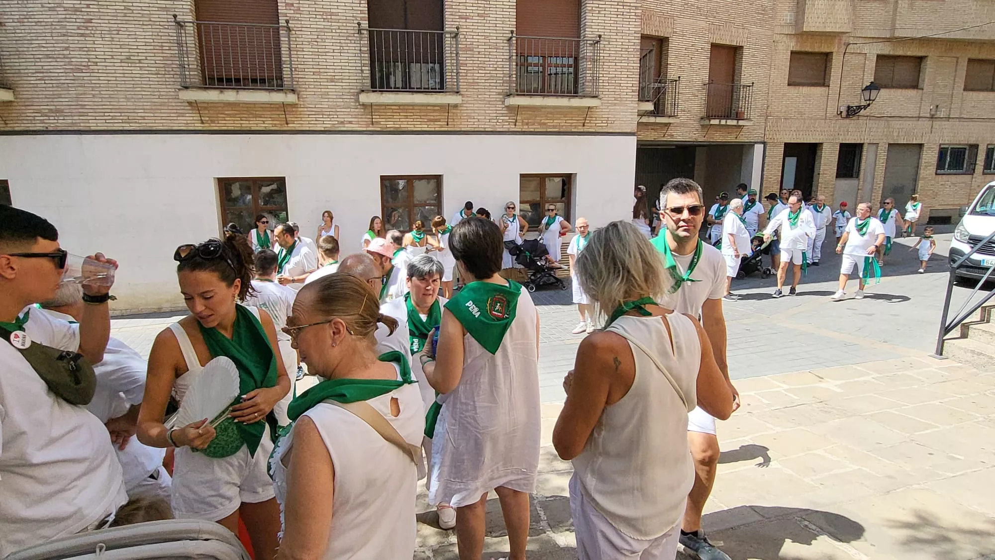 Ronda a las mairalesas de la Peña Zoiti con homenaje a fundadores y presidentes. Foto Mercedes Manterola