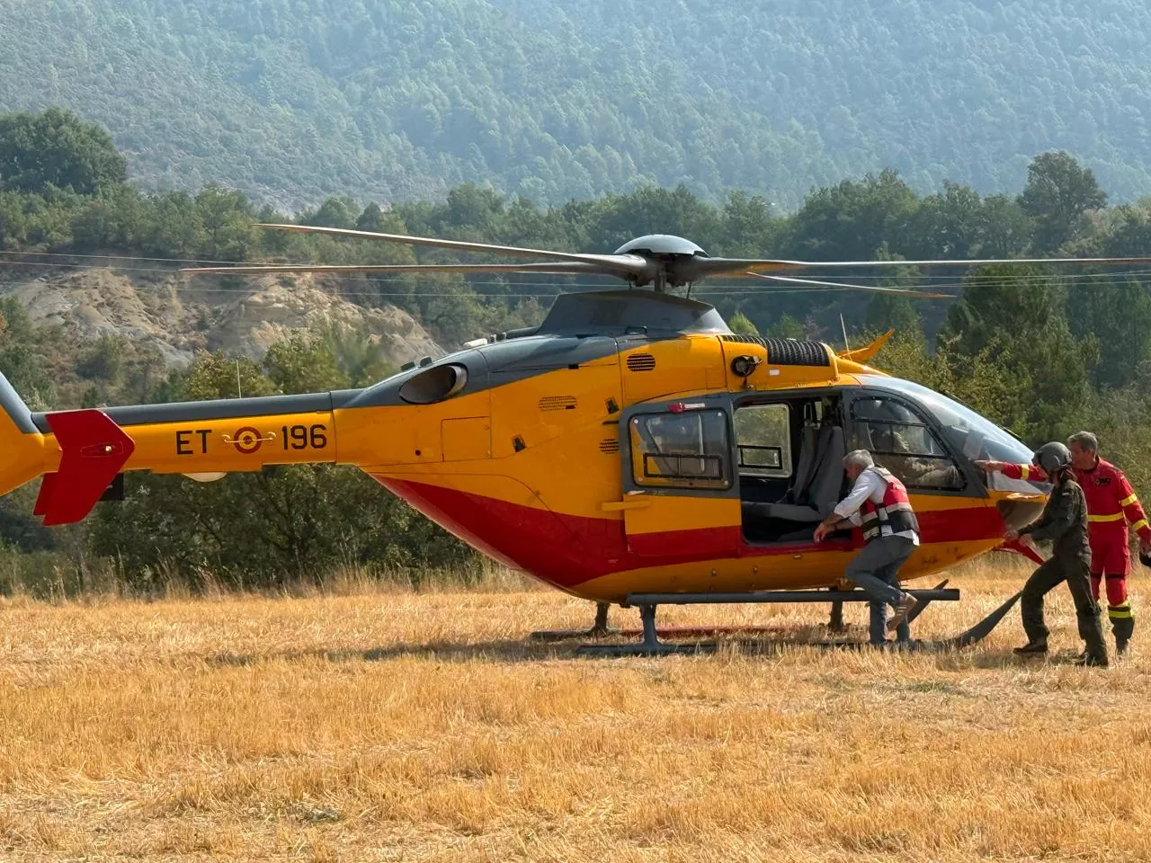El presidente Azcón se sube a un helicóptero para sobrevolar la zona
