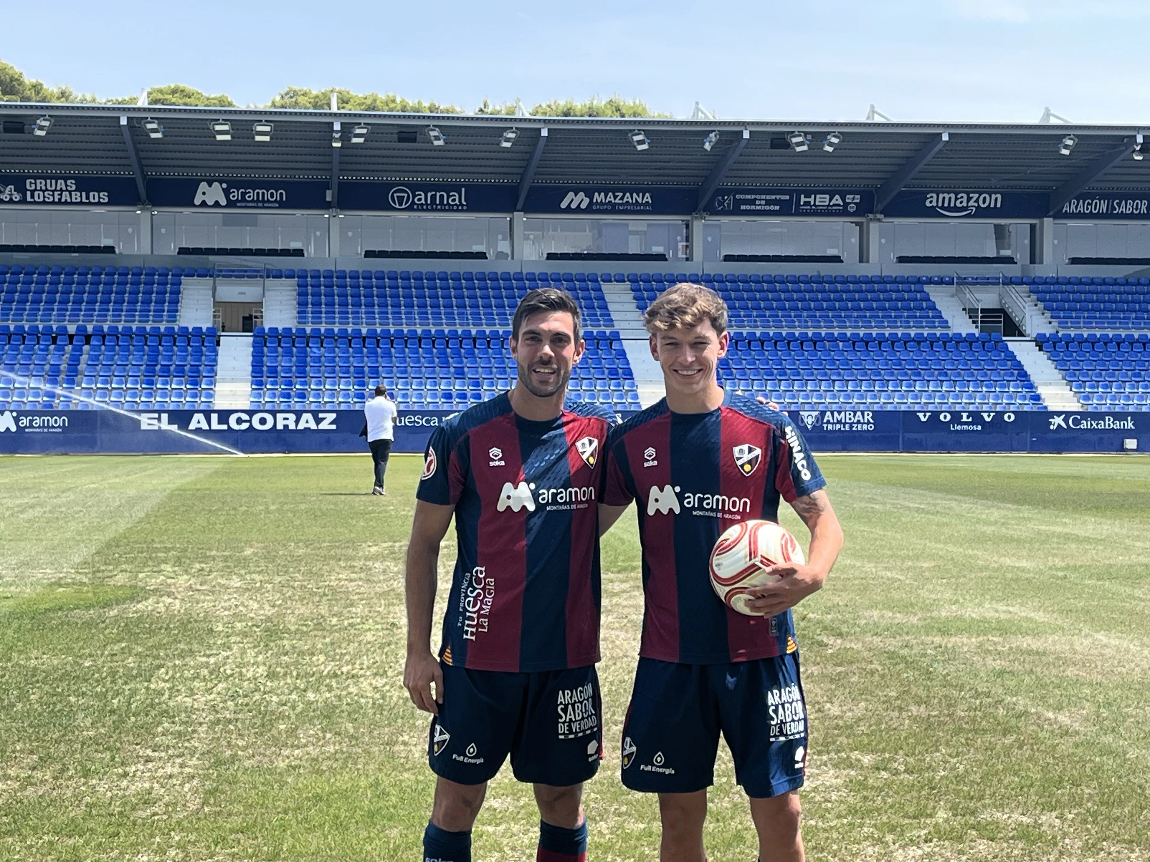 Salva Ruiz y Diego Gómez, la experiencia y la juventud al servicio del Huesca: “Venimos a un proyecto ambicioso”