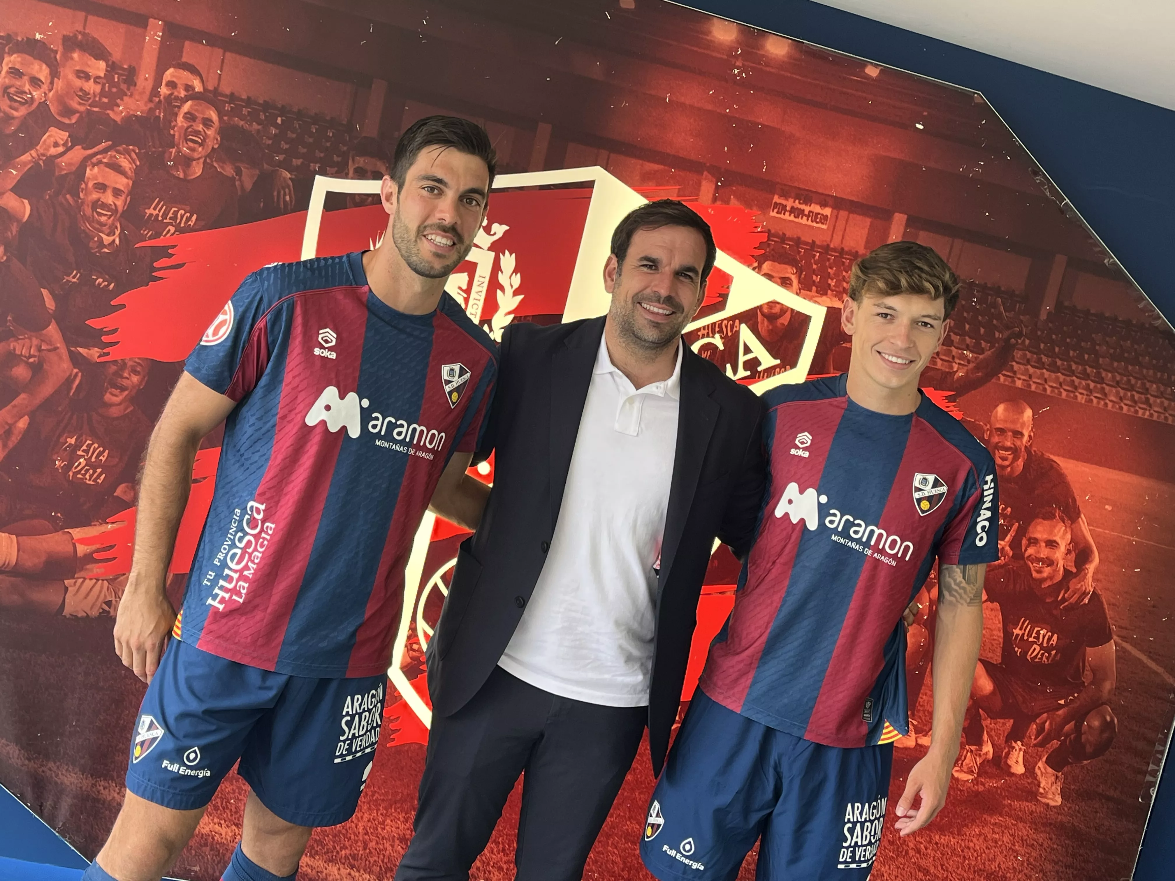 Javier Sanz confirma que falta un central, un delantero y hay algunas salidas por cerrar en el Huesca. Foto: Adri Mora