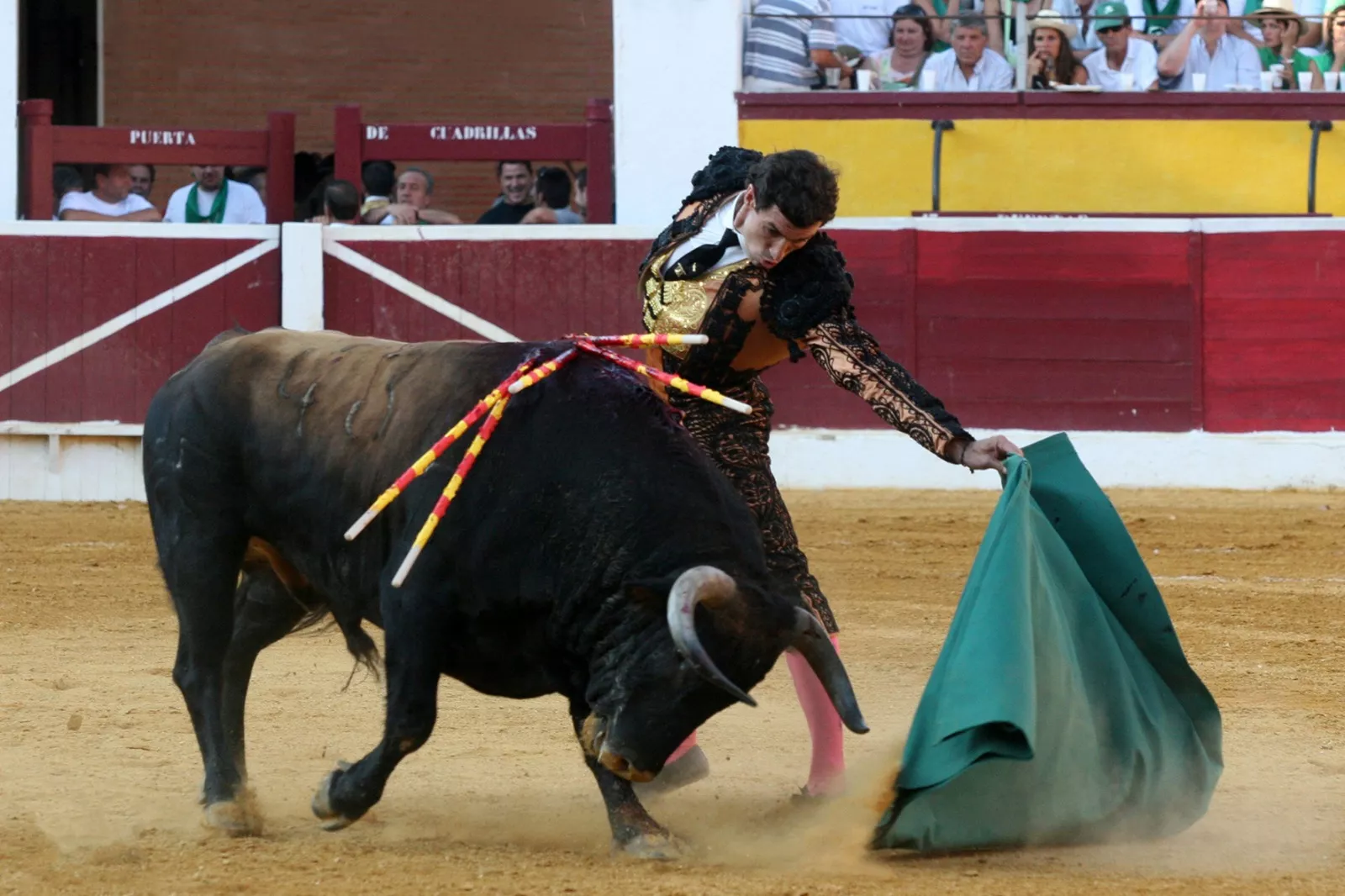 Tomás Luna el día de su último paseíllo en el coso oscense, con muleta verde en homenaje a Huesca y San Lorenzo. Foto Carlos Jalle