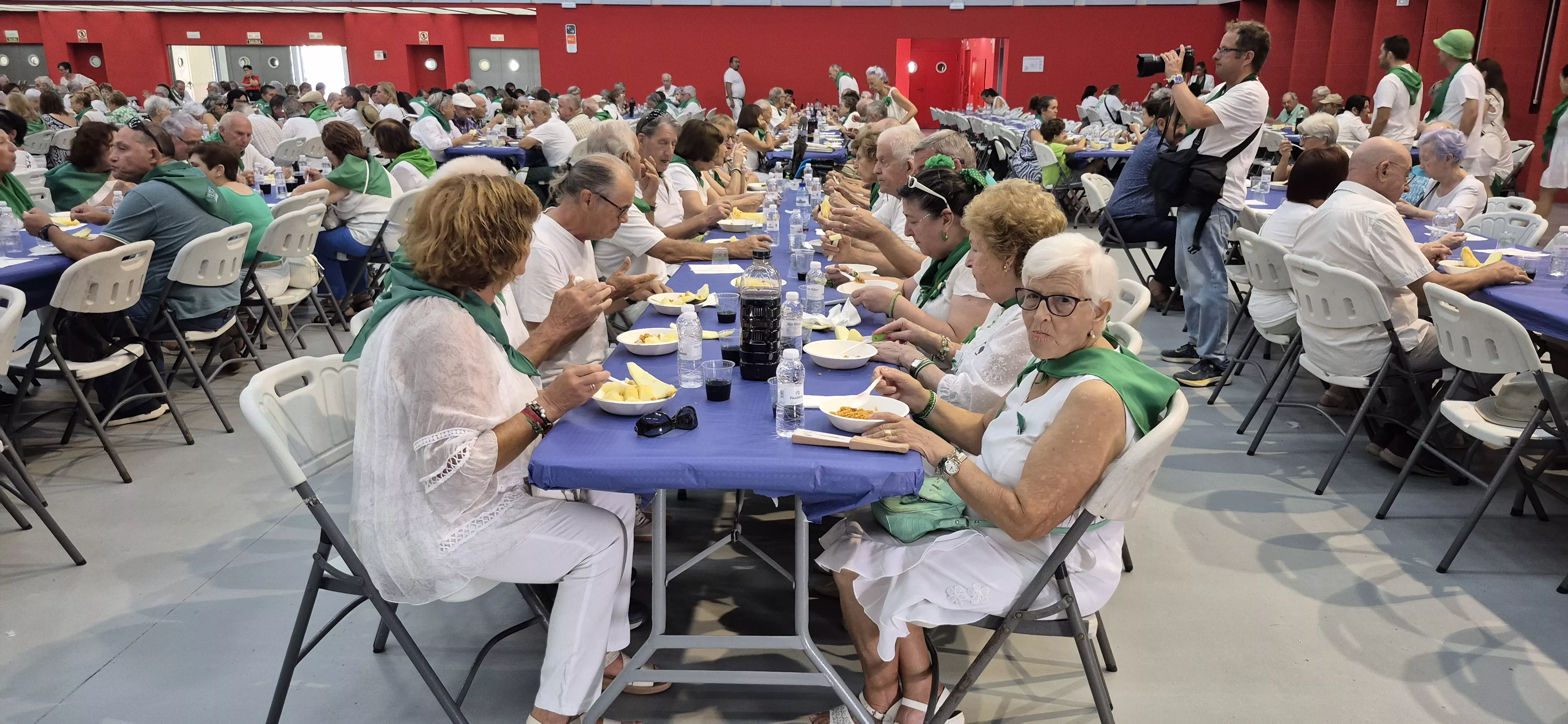 Homenaje a los mayores en la fiestas de San Lorenzo 2026. Foto Myriam Martínez