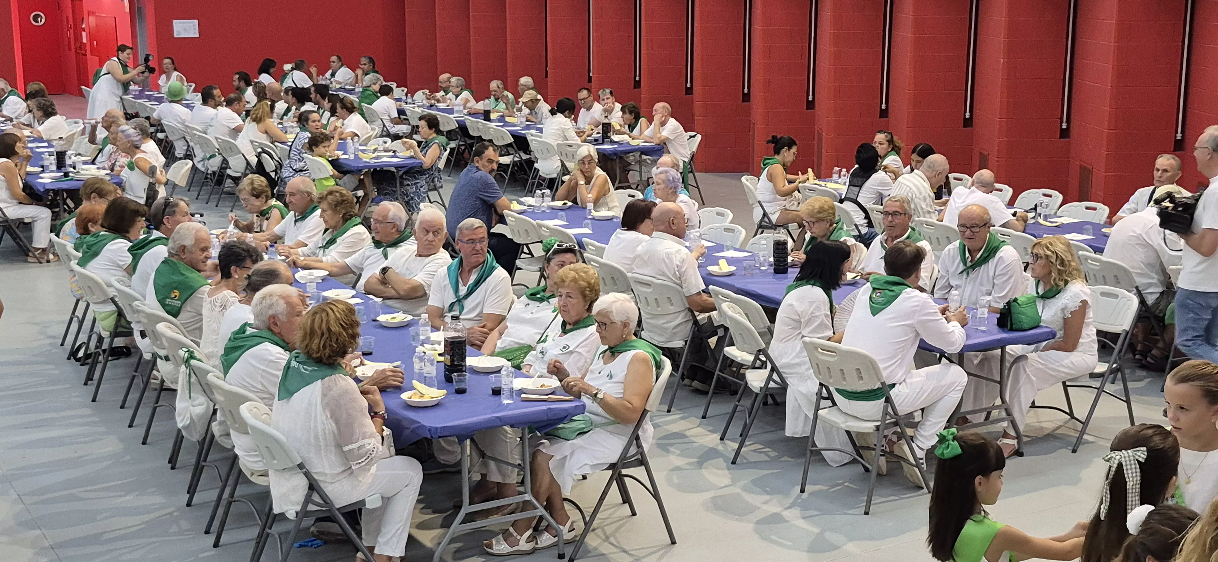 Homenaje a los mayores en la fiestas de San Lorenzo 2026. Foto Myriam Martínez