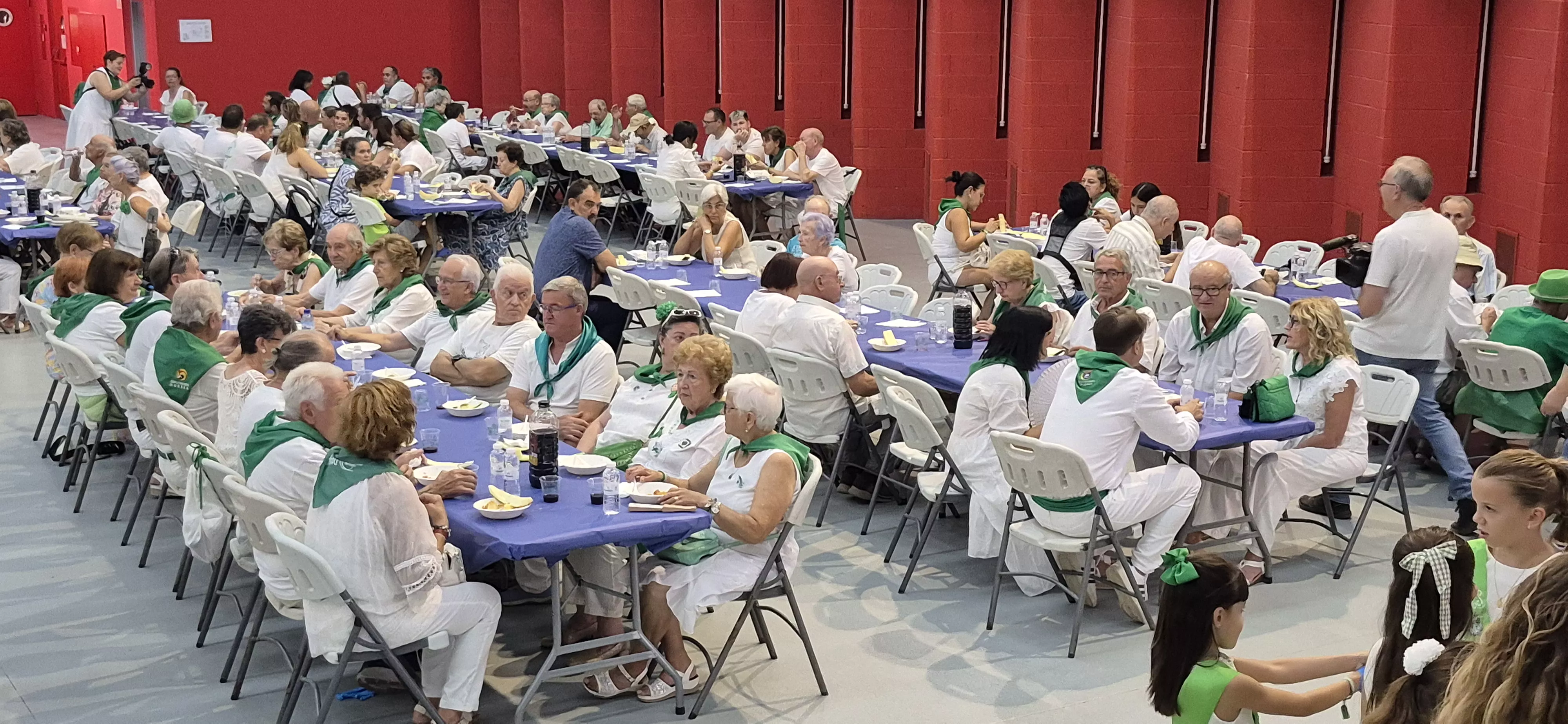 Homenaje a los mayores en la fiestas de San Lorenzo 2026. Foto Myriam Martínez