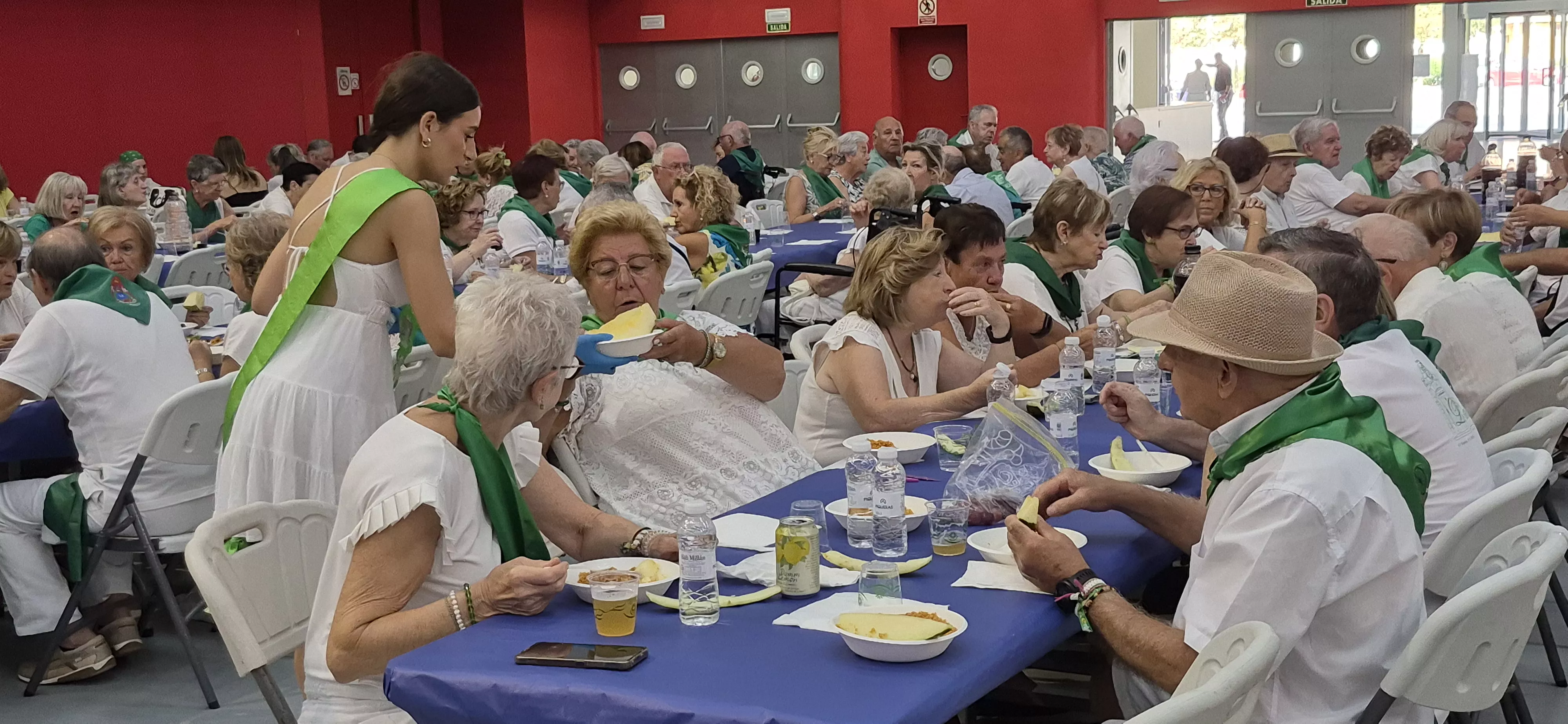 Homenaje a los mayores en la fiestas de San Lorenzo 2026. Foto Myriam Martínez