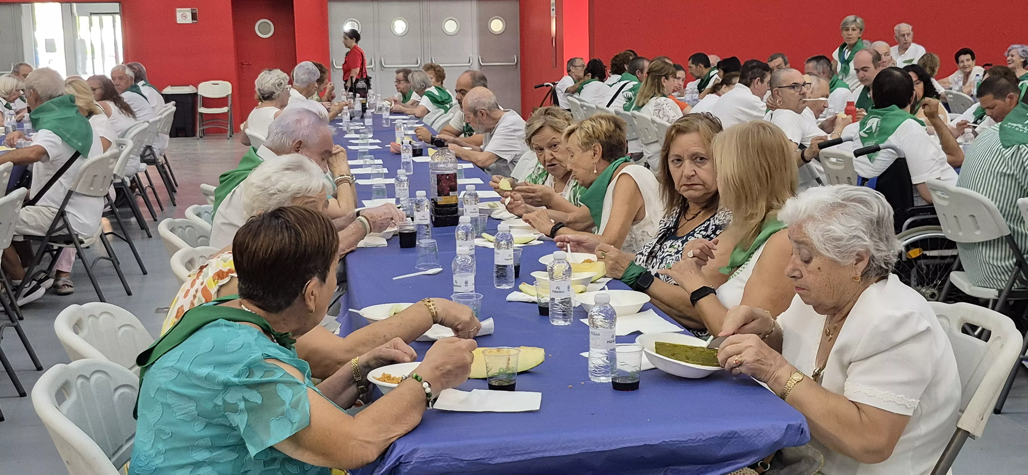 Homenaje a los mayores en la fiestas de San Lorenzo 2026. Foto Myriam Martínez