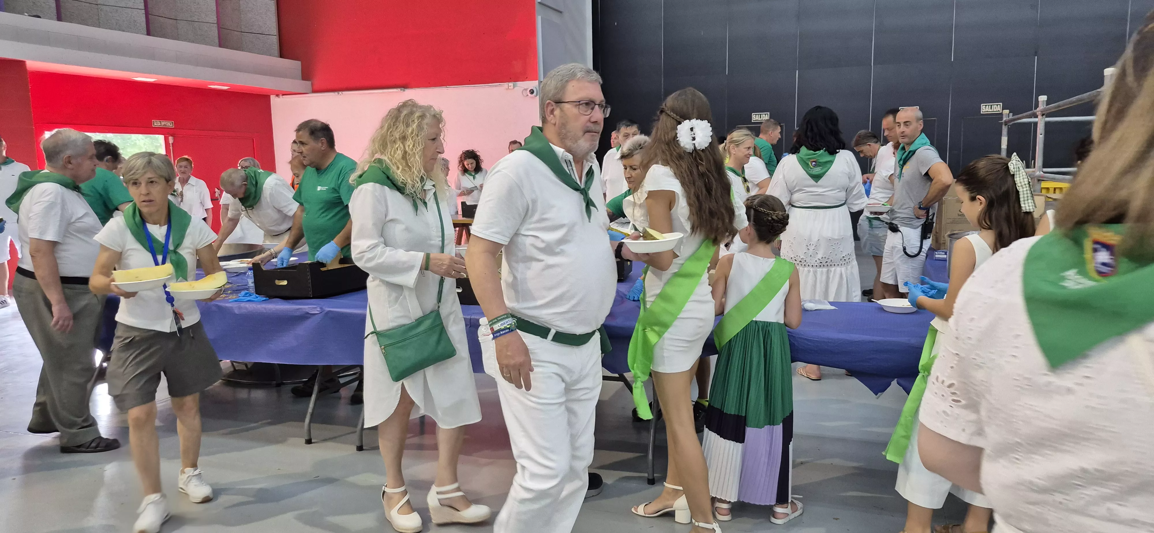 Homenaje a los mayores en la fiestas de San Lorenzo 2026. Foto Myriam Martínez