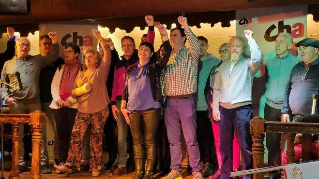 El acto ha finalizado con el 'Canto a la libertad' de Labordeta. El acto ha finalizado con el 'Canto a la libertad' de Labordeta.