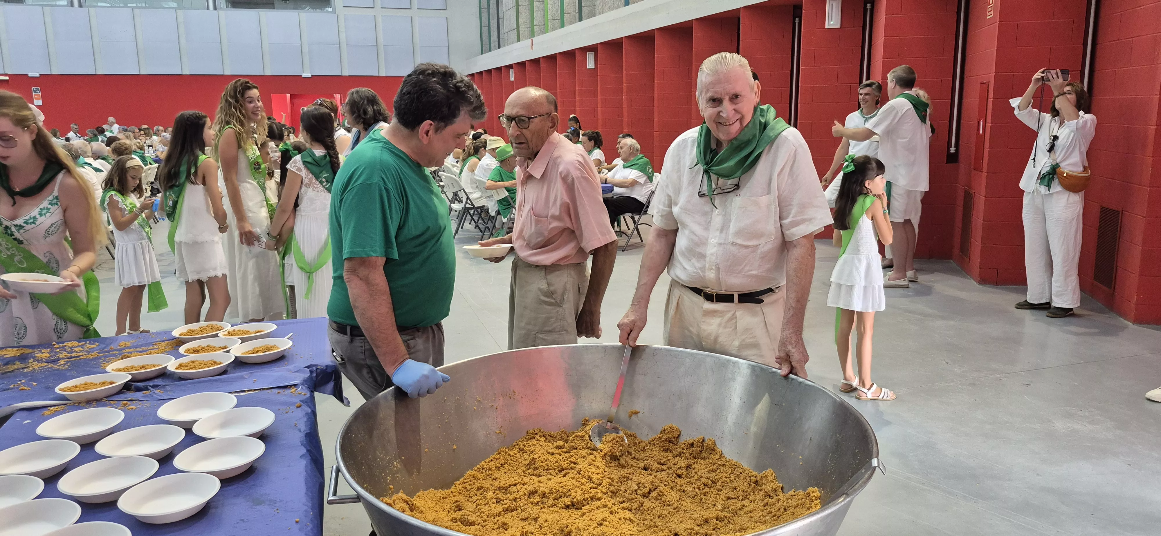 Homenaje a los mayores en la fiestas de San Lorenzo 2026. Foto Myriam Martínez