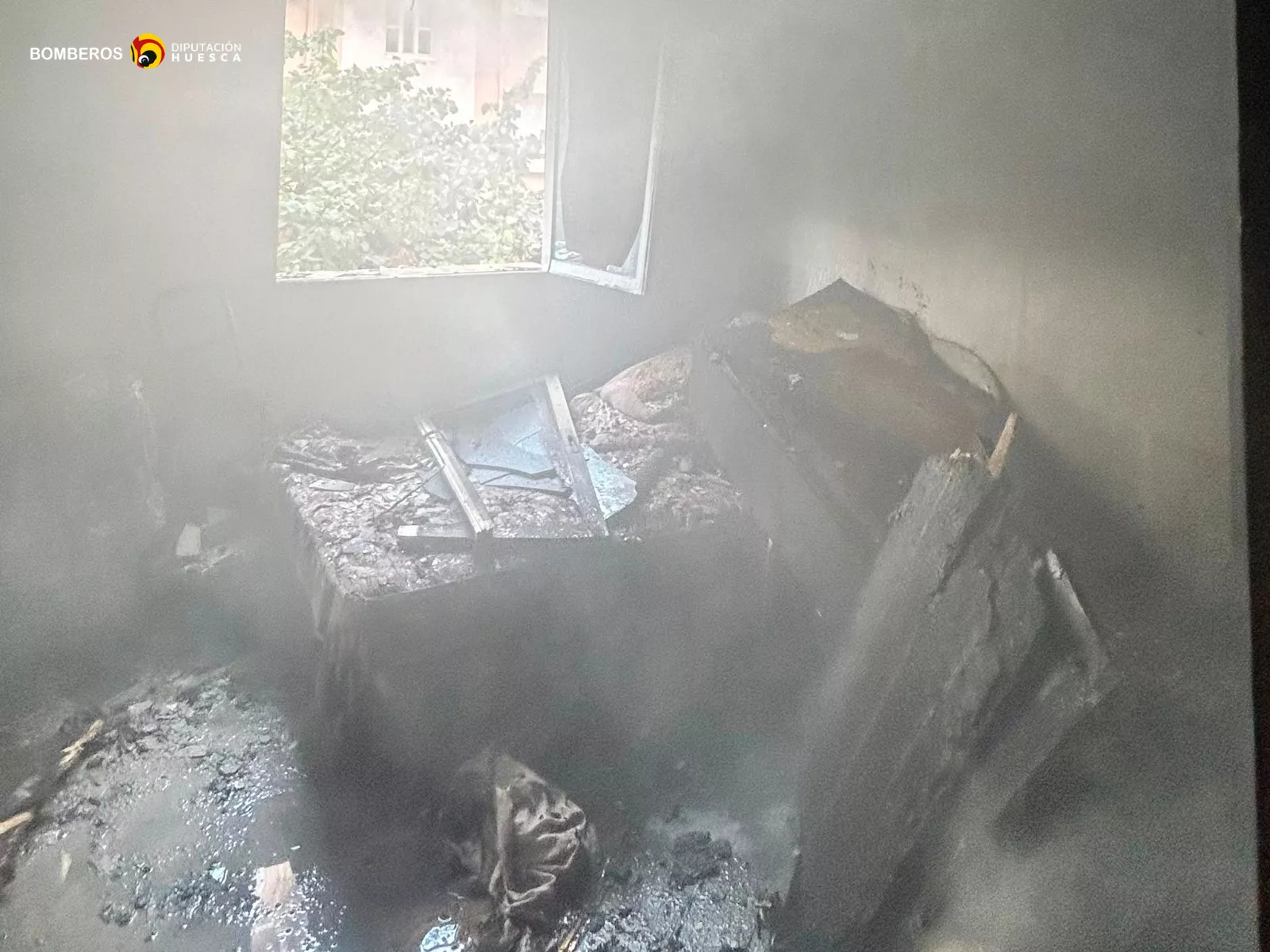 Habitacióin calcinada en la calle Cinca de Monzón