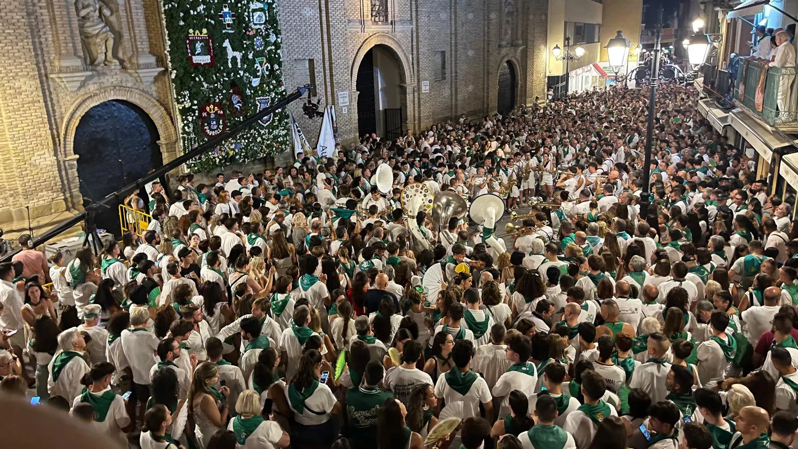 Despedida al Santo ante la Basílica de la Catedral. Foto Mercedes Manterola