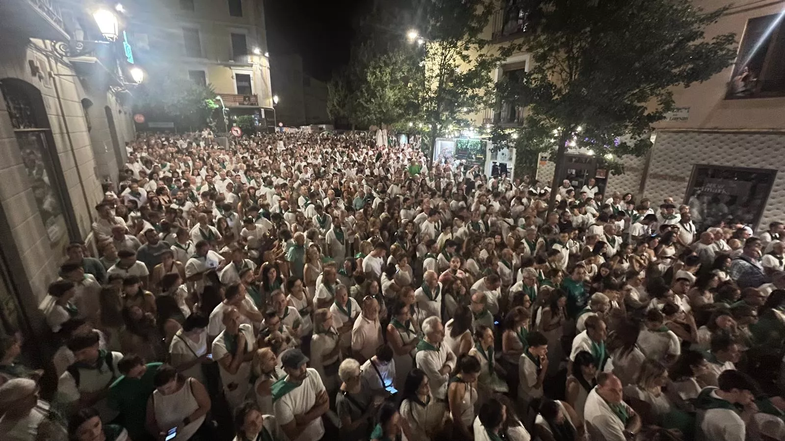 Despedida al Santo ante la Basílica de la Catedral. Foto Mercedes Manterola