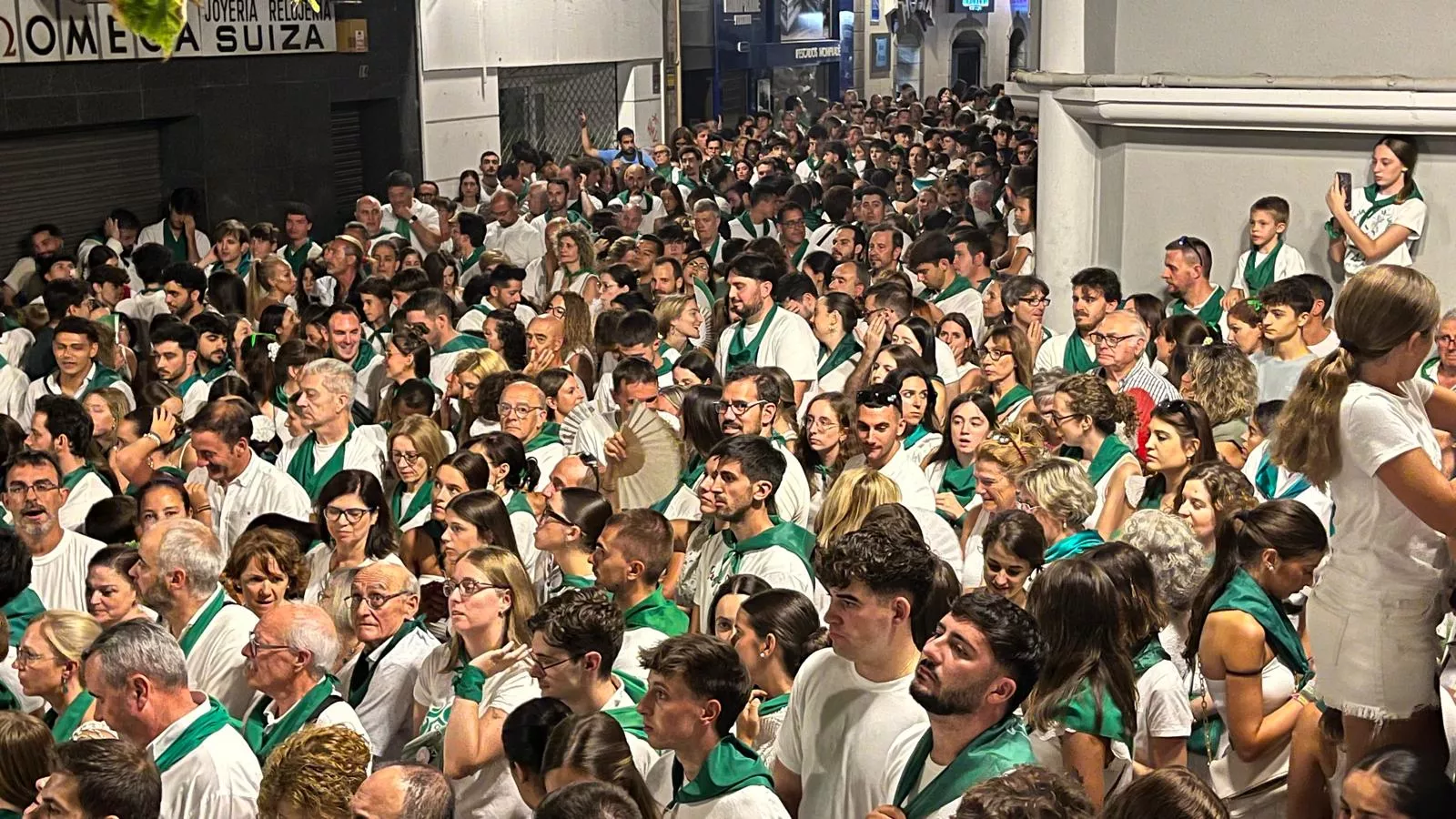 Despedida al Santo ante la Basílica de la Catedral. Foto Mercedes Manterola