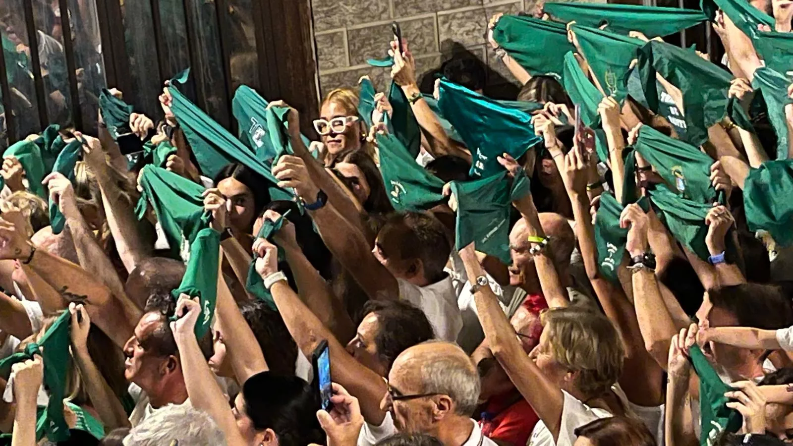 Despedida al Santo ante la Basílica de la Catedral. Foto Mercedes Manterola
