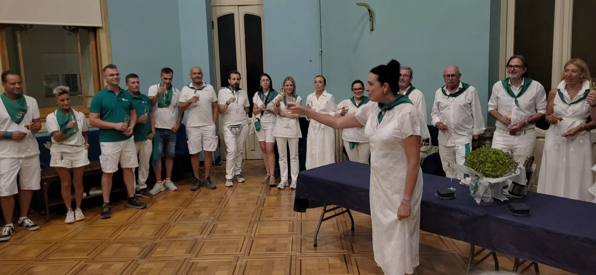 Lorena Orduna brinda con el personal municipal tras el cierre de San Lorenzo.