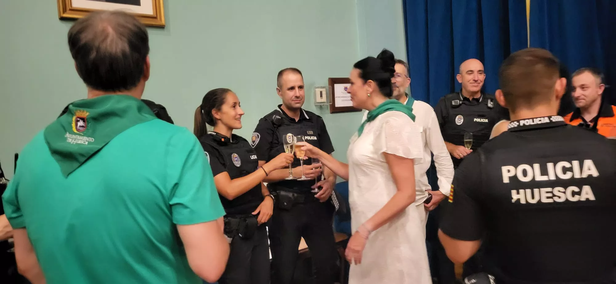 Brindis de Lorena Orduna con el personal municipal tras el cierre de San Lorenzo. Foto Mercedes Manterola