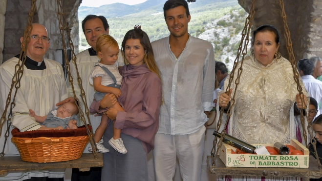 Pesaje de bebés en Torreciudad Pesaje de bebés en Torreciudad