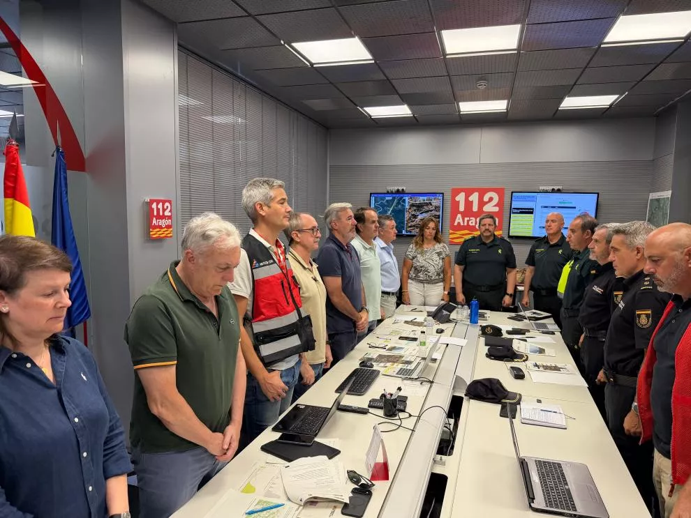 Minuto de silencio del Cecopi por la muerte del militar de la UME con Azcón, Bermúdez de Castro y Biendicho