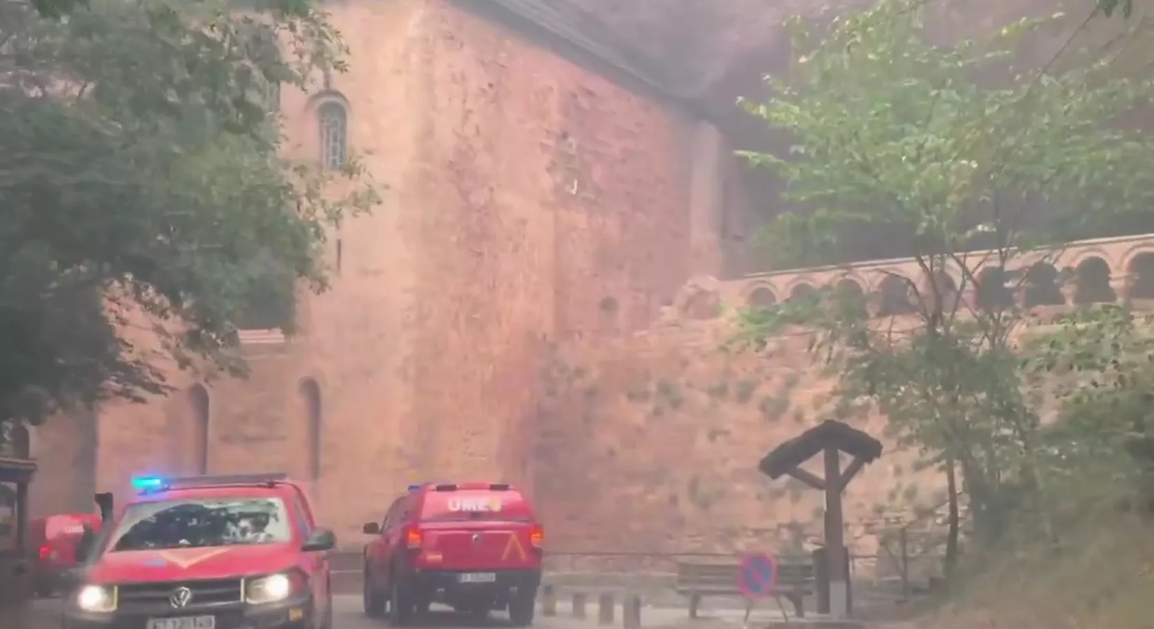 La UME en San Juan de la Peña. El Ayuntamiento de Jaca ha decretado luto y un minuto de silencio