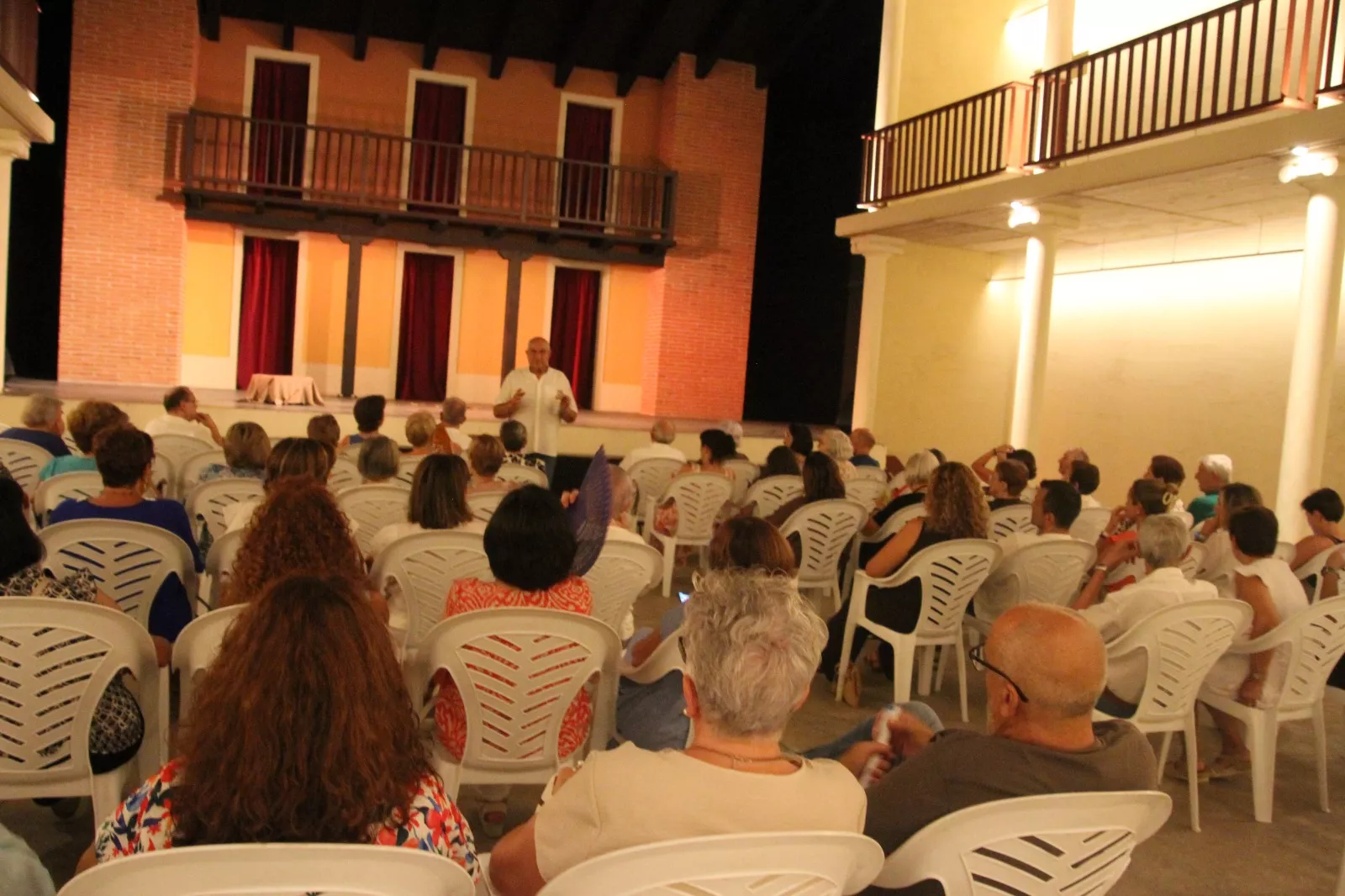 Aida Santos-Allely en el Corral de Comedias de Robres. Foto Carlos Neofato