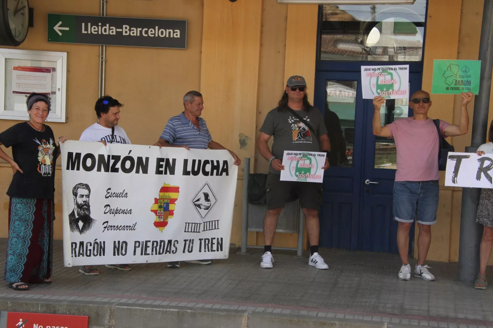 Nueva concentración para pedir el tren Monzón-Lleida. Foto Carlos Neofato