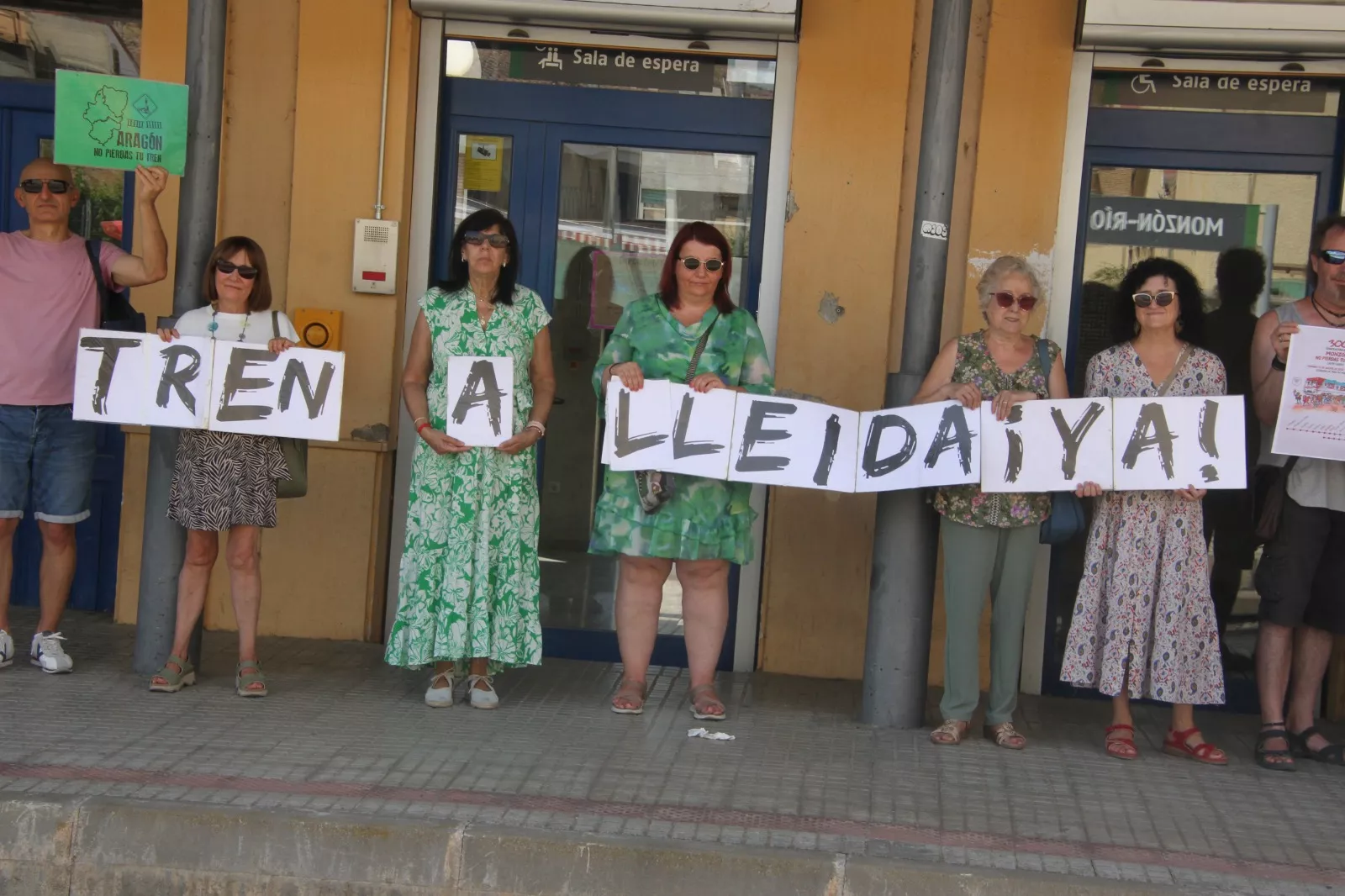 Nueva concentración para pedir el tren Monzón-Lleida. Foto Carlos Neofato