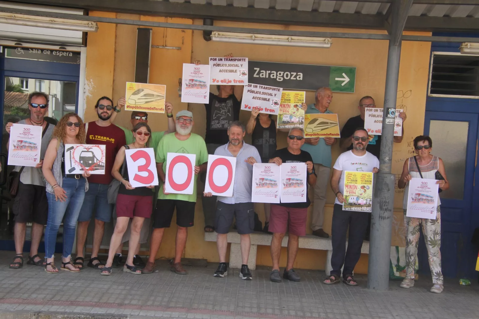 Nueva concentración para pedir el tren Monzón-Lleida. Foto Carlos Neofato