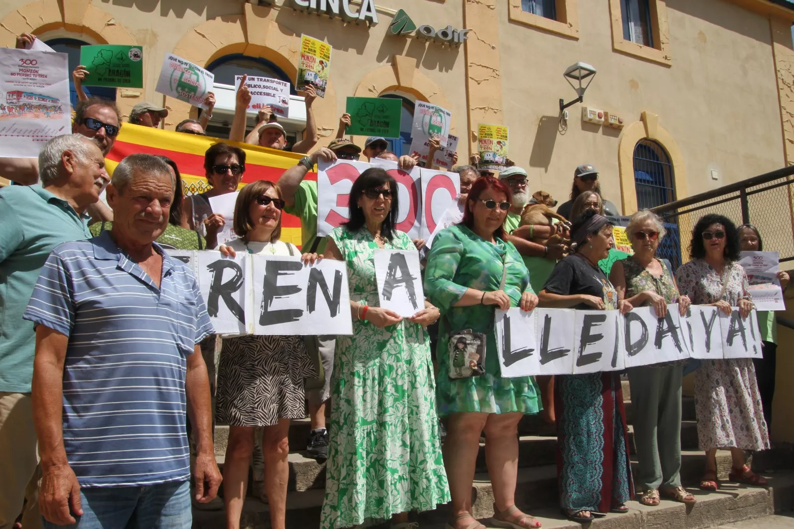Nueva concentración para pedir el tren Monzón-Lleida. Foto Carlos Neofato
