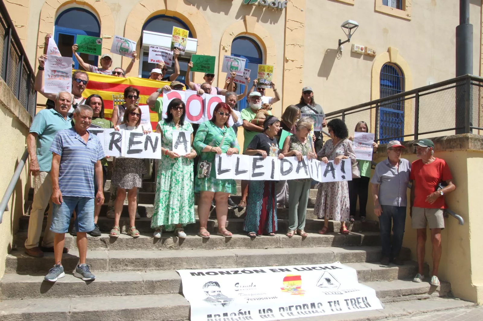 Nueva concentración para pedir el tren Monzón-Lleida. Foto Carlos Neofato