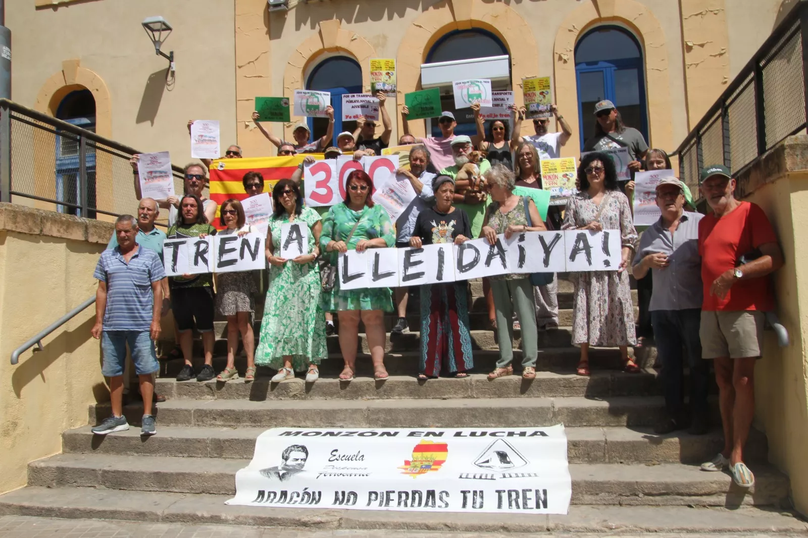 Nueva concentración para pedir el tren Monzón-Lleida. Foto Carlos Neofato