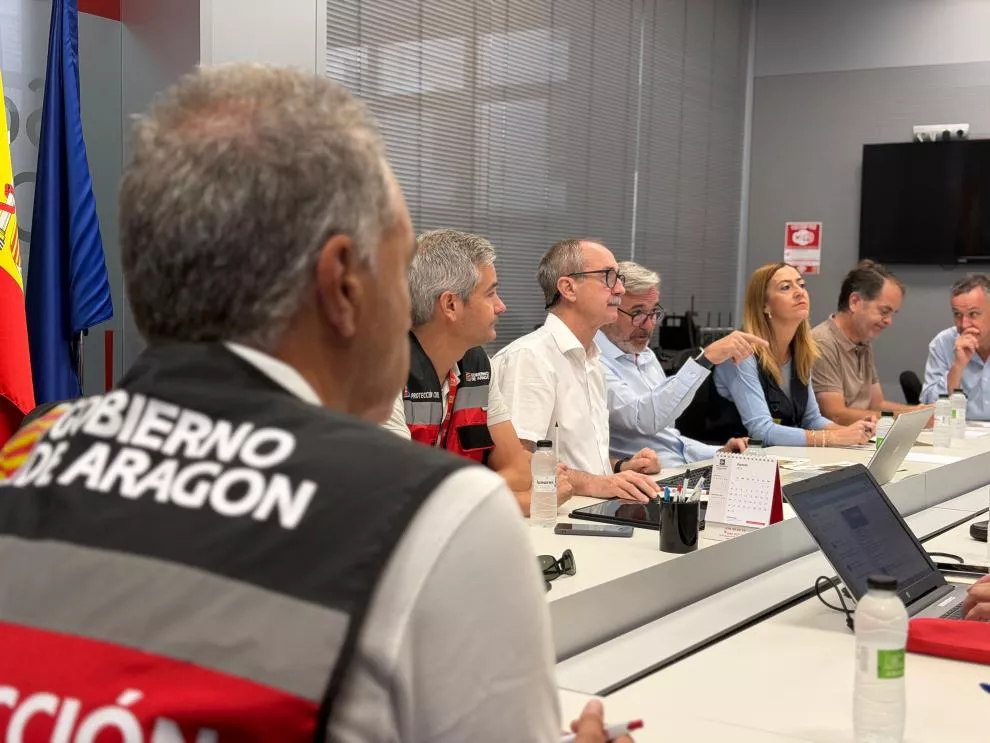 Reunión del Cecopi con Bermúdez de Castro, Azcón y Barcones sobre el incendio de Las Peñas de Riglos