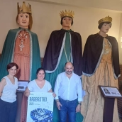 El alcalde y la edil Elena Olivera con los Gigantes de Barbastro El alcalde y la edil Elena Olivera con los Gigantes de Barbastro