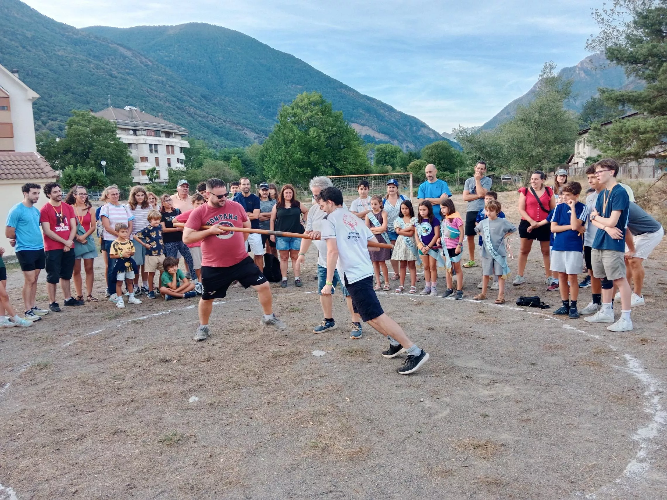 Juegos tradicionales en Biescas, pulso de pica