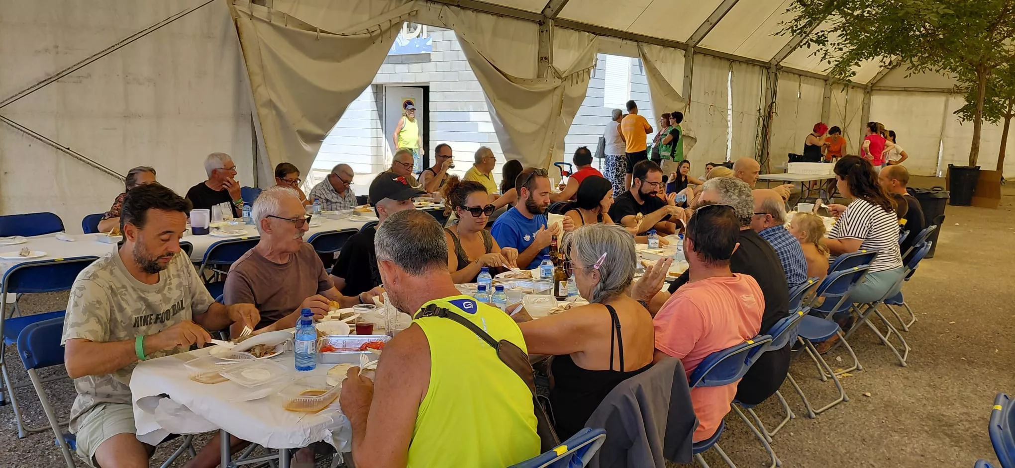 Acogida en Ayerbe de los desplazados por el incendio de Las Peñas de Riglos.