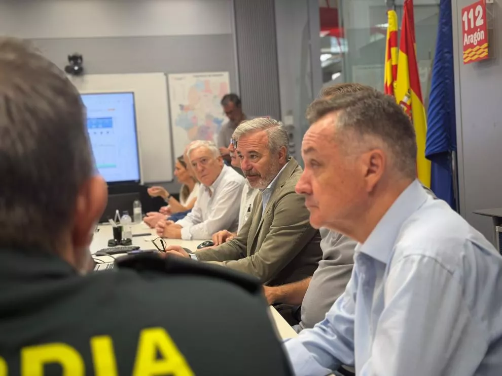 Jorge Azcón en el Cecopi este miércoles para tratar la situación del incendio de Las Peñas de Riglos